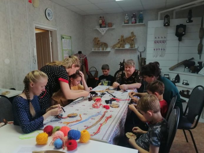 Мастер из Марий Эл проведет мастер-класс по плетению поясов на ВДНХ в Москве